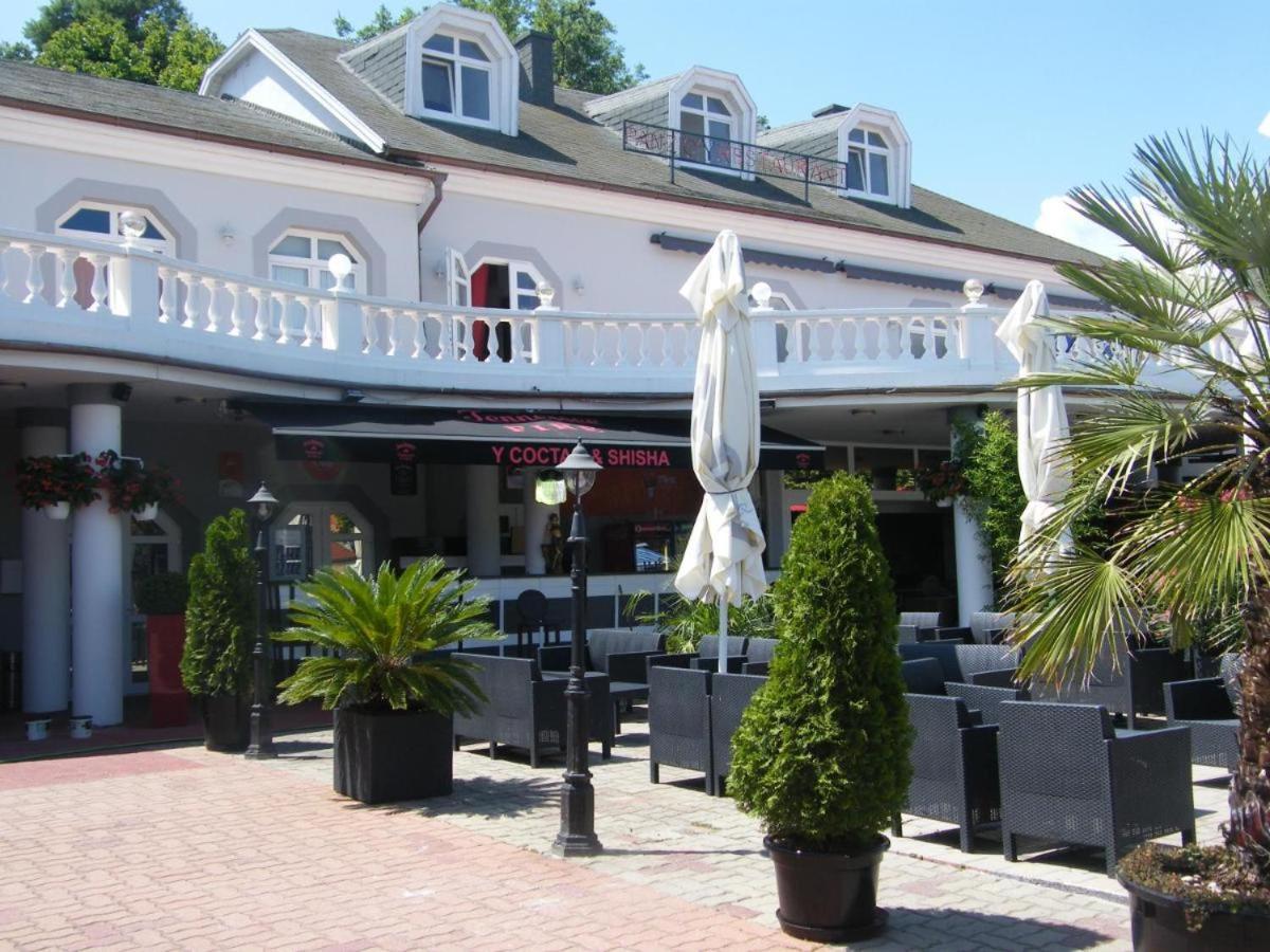 Y Hostel Balatonlelle Eksteriør bilde