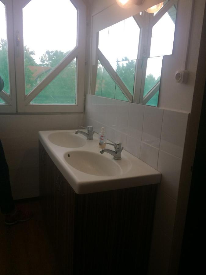 Y Hostel Balatonlelle Eksteriør bilde