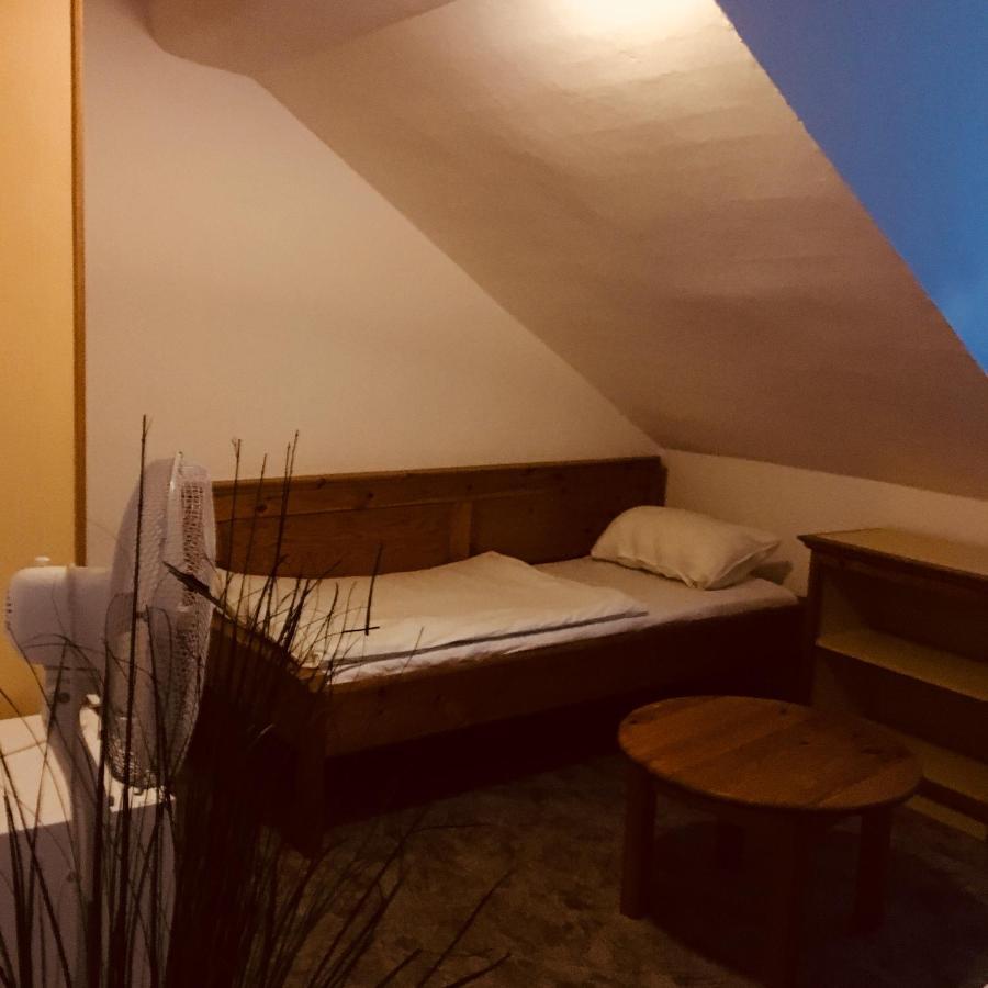 Y Hostel Balatonlelle Eksteriør bilde